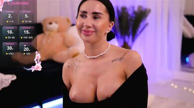 AnnaRhodes - Porn Video [Bongacams]: irresistible appeal, electric arousal, live capture