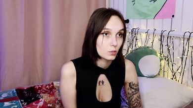 FloraDeman - Porn Video [Cam4]: dazzling queen, elegant waistline, burning whispers