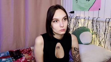 FloraDeman - Porn Video [Cam4]: dazzling queen, elegant waistline, burning whispers