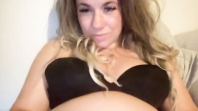 Latifababe - Porn Video [Cam4]: captivating buttocks, voluptuous hips, alluring bosom