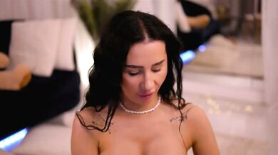 AnnaRhodes - Porn Video [Bongacams]: huge dildo, spontaneous beauty stream, striking seductress