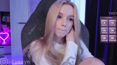 fymryn - Porn Video [Bongacams]: beautiful seductress, throbbing release, gorgeous décolletage