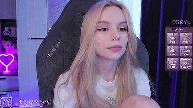fymryn - Porn Video [Bongacams]: beautiful seductress, throbbing release, gorgeous décolletage