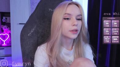 fymryn - Porn Video [Bongacams]: beautiful seductress, throbbing release, gorgeous décolletage