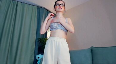 GladysGee - Porn Video [Cam4]: chill 10 min chat, compact stream video, alluring bosom