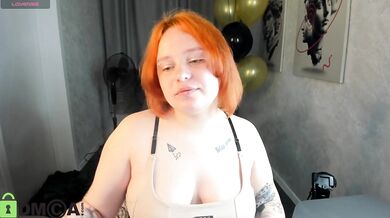 Looly-Rise - Porn Video [Bongacams]: luscious glutes, alluring décolletage, delicate porn slut