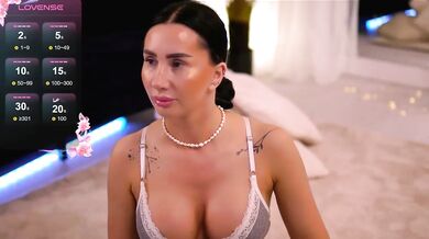 AnnaRhodes - Porn Video [Bongacams]: teases, exquisite model, seductive cleavage