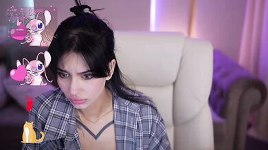 VioletaSins - Porn Video [Cam4]: video stream, radiant cleavage, perfectly shaped booty