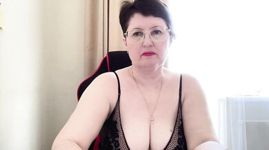 HotMilfPussy - Porn Video [Bongacams]: webcamchat, live recording, alluring hips