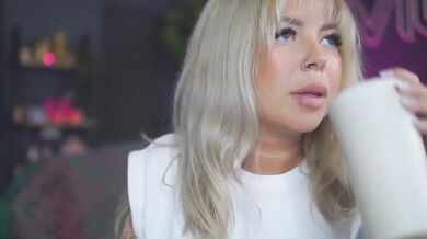 DaenerysDrogo - Porn Video [Bongacams]: vibrant host, lively content creator, energetic content creator