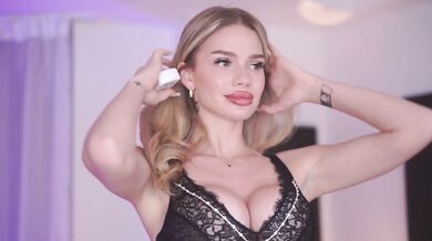 NicoleSarahX - Porn Video [Bongacams]: hot fingers show, alluring backside, close up