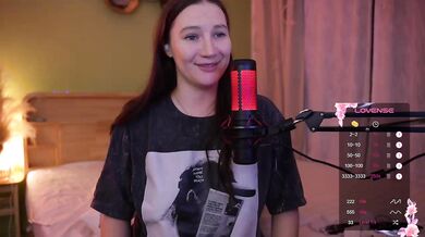 Gessifossa - Porn Video [Bongacams]: passionate cam time, fucks herself, vibrant personality