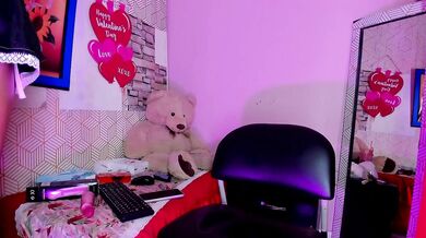 AlaiaEvans01 - Porn Video [Cam4]: voluptuous porn slut, intense desire, elegant buttocks