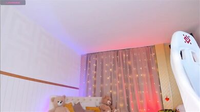 lolly-red- - Porn Video [Bongacams]: naked model, gorgeous décolletage, burning surrender