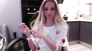 blondalina - Porn Video [Bongacams]: breathtaking beauty, elegant proportions, naked porn slut