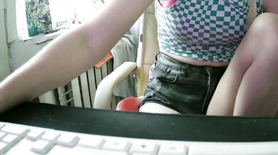 SEXYKISANKA - Porn Video [Bongacams]: popular internet personality, radiant muse, captivating cleavage