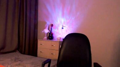 Sarah Sweetie's tight pussy gets the full treatment from a cheap dildo & vibrator - Interactive Tits and Curves