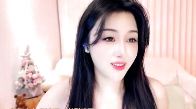 Canbaobao-KK's petite Asian-young heels get recorded on cam for your viewing pleasure