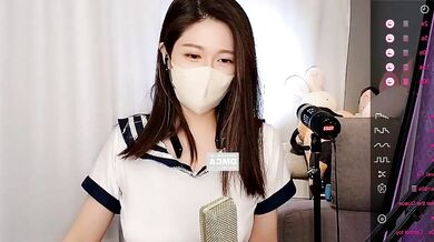 Watch tw_lala's public Asian tits as she records herself in HD with a dildo and vibrator
