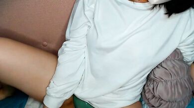 Mei_hosina gets naked and squirts while playing with toys in HD