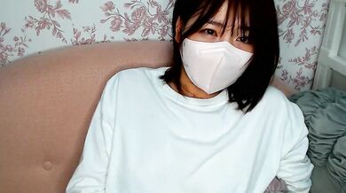 Mei_hosina gets naked and squirts while playing with toys in HD