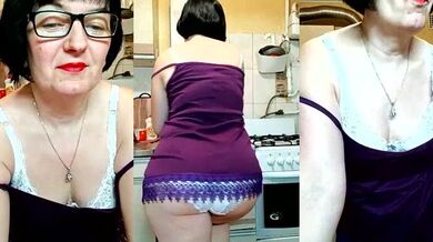 Watch Swett_Mollimiya tease in a white cam shower and get spanked, fingered and cam-toed by her mature mist