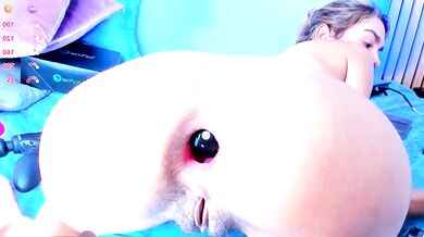 Mia-reeves gets wild with dildos and vibrators in public Colombian-young blondes