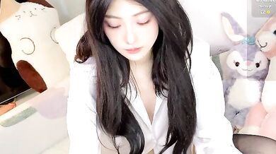 Watch xiaolanlan3344 get off with her favorite toys in this wild cowgirl-interactive-toys-asian-orgasm