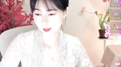 Lisa-s strips and teases in a hot and heavy cam show with toys