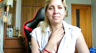 Watch IrinaB1's private office cam show - UK Brunettes are the Best!