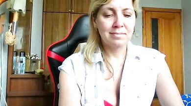 Watch IrinaB1's private office cam show - UK Brunettes are the Best!