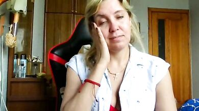 Watch IrinaB1's private office cam show - UK Brunettes are the Best!