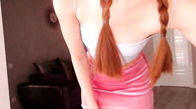 Watch Varonica_Caprii strip down & get wet in a steamy shower striptease