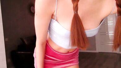 Watch Varonica_Caprii strip down & get wet in a steamy shower striptease