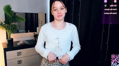 EdinaCordner's tight yoga session ends with a shaved petite-white cutie