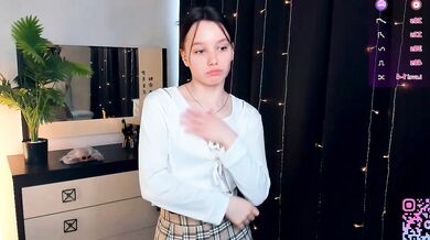 EdinaCordner's tight yoga session ends with a shaved petite-white cutie