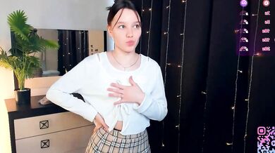 EdinaCordner's tight yoga session ends with a shaved petite-white cutie