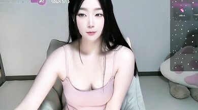 YaOOOOX: Interactive Asian-Young Luxurious Private Orgasm with Big Ass & Heels