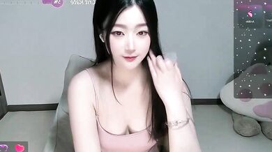 YaOOOOX: Interactive Asian-Young Luxurious Private Orgasm with Big Ass & Heels