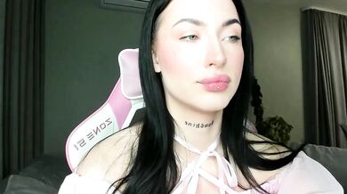 JenniferQueen11's Lovense Teens Get Naughty with Erotic Interaction and Fingering