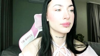 JenniferQueen11's Lovense Teens Get Naughty with Erotic Interaction and Fingering