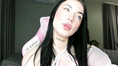 JenniferQueen11's Lovense Teens Get Naughty with Erotic Interaction and Fingering