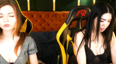 Watch Chaturbate's First Teen: A Flexible Nude Model