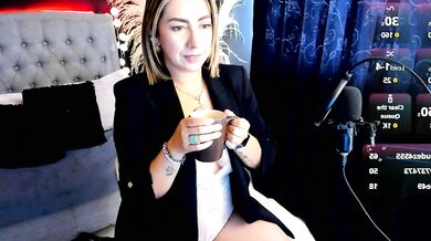 Isabella_lt gets her latin pussy fingered in HD doggy-style on cam