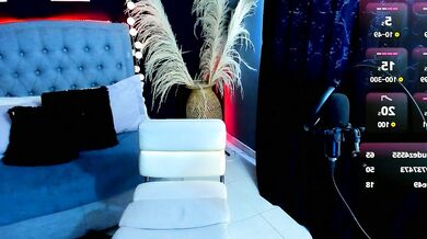 Isabella_lt gets her latin pussy fingered in HD doggy-style on cam