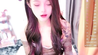 Watch QiuQiu-77's young petite body squirt while getting fingered in public