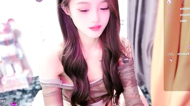 Watch QiuQiu-77's young petite body squirt while getting fingered in public