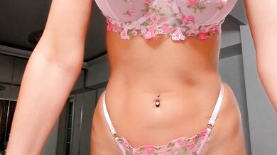 Redhead BignParode sensually teases and models with models on Chaturbate for patreon video