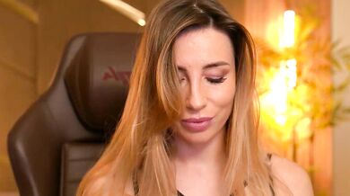 Chaturbate Video: Tightpussy Goddess gets wild on the bus