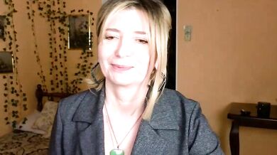 Jennet_Jade talks dirty on camera with her shaved pussy and huge tits